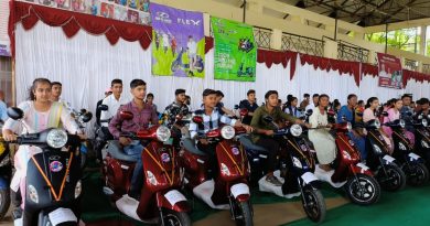 राज्य स्कूल में अव्वल आने वाले विद्यार्थियों को पुरस्कृत करने के लिए काइनेटिक ग्रीन ने मध्यप्रदेश सरकार को 200 इलेक्ट्रिक दोपहिया वाहन प्रदान किये