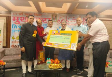 तंग आकर गलतबयानी से, हम अलग हो गये कहानी से, आदमी आदमी का दुश्मन है, अब सियासत की मेहरबानी से!